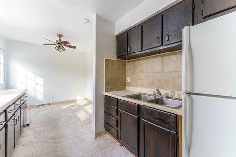 Tiny photo for 1370 Fargo Avenue #E, Des Plaines, IL 60018 (MLS # 12567503)