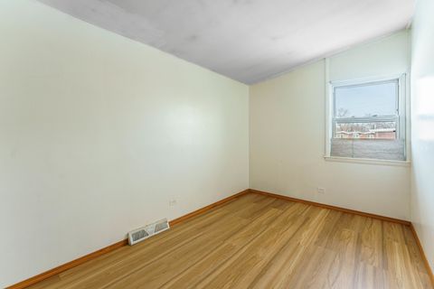 Tiny photo for 1370 Fargo Avenue #E, Des Plaines, IL 60018 (MLS # 12567503)