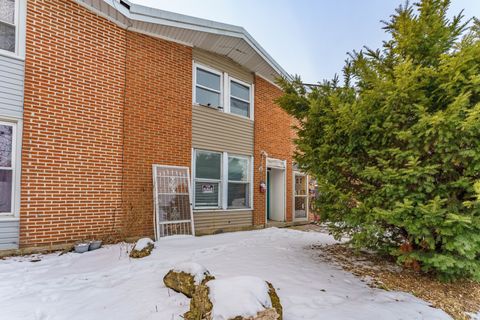Tiny photo for 1370 Fargo Avenue #E, Des Plaines, IL 60018 (MLS # 12567503)