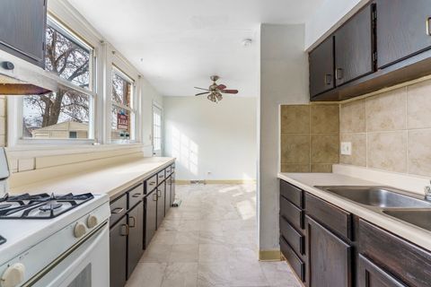 Tiny photo for 1370 Fargo Avenue #E, Des Plaines, IL 60018 (MLS # 12567503)