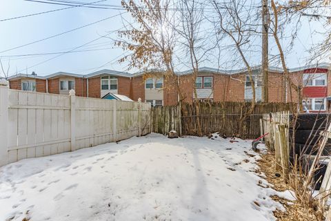 Tiny photo for 1370 Fargo Avenue #E, Des Plaines, IL 60018 (MLS # 12567503)