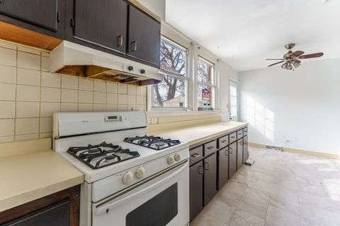 Tiny photo for 1370 Fargo Avenue #E, Des Plaines, IL 60018 (MLS # 12567503)