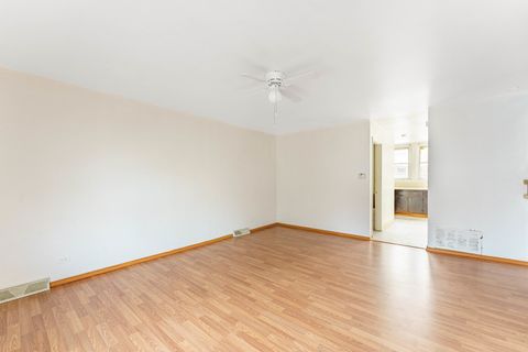 Tiny photo for 1370 Fargo Avenue #E, Des Plaines, IL 60018 (MLS # 12567503)
