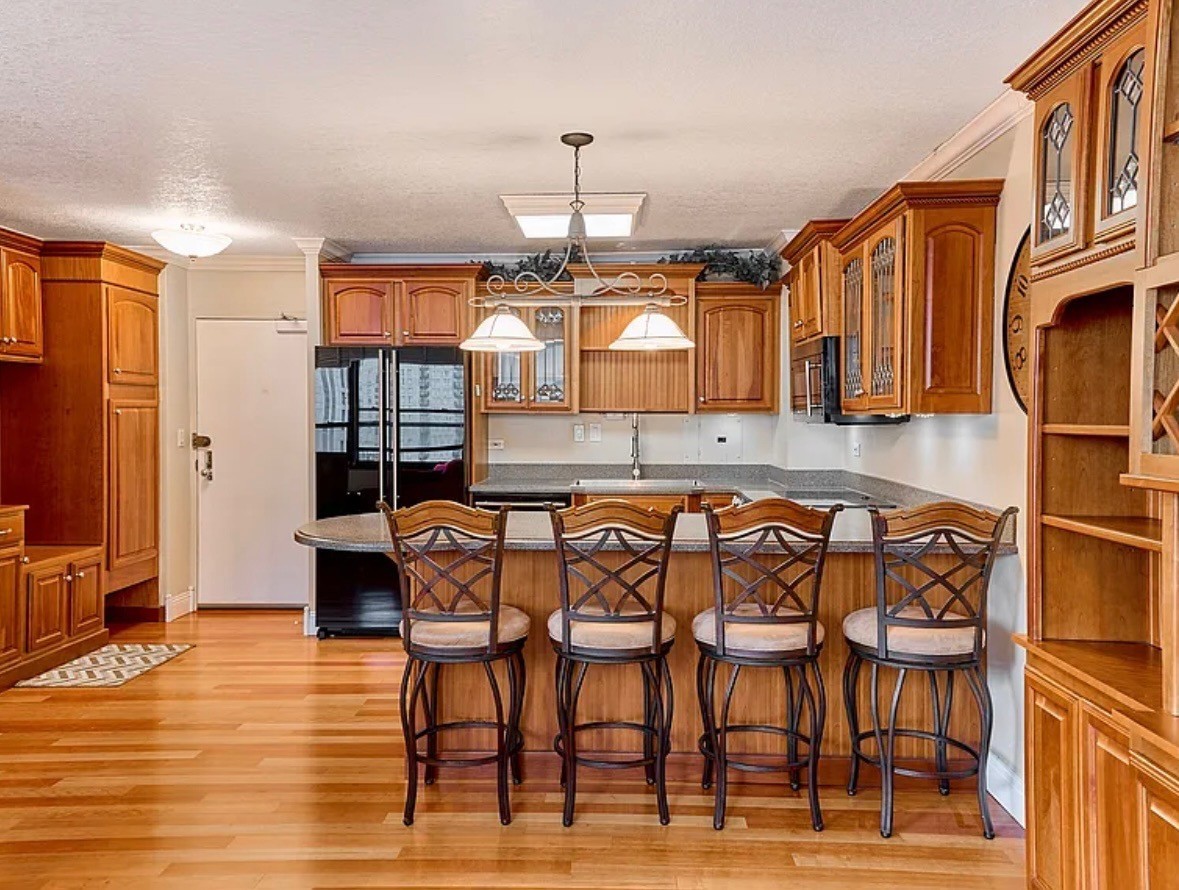 33 E CEDAR Street 12B