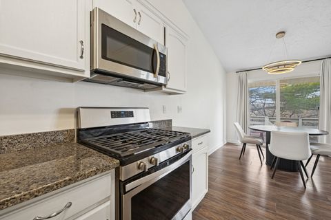 Tiny photo for 4657 High Point Drive #32, Rockford, IL 61114 (MLS # 12606699)