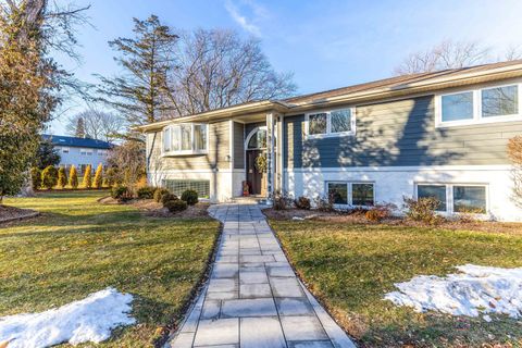 Tiny photo for 950 W HILLSIDE Street, Palatine, IL 60067 (MLS # 12586204)