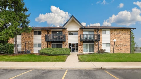 Photo of 5A Kingery Quarter #5-104, Willowbrook, IL 60527 (MLS # 12786612)
