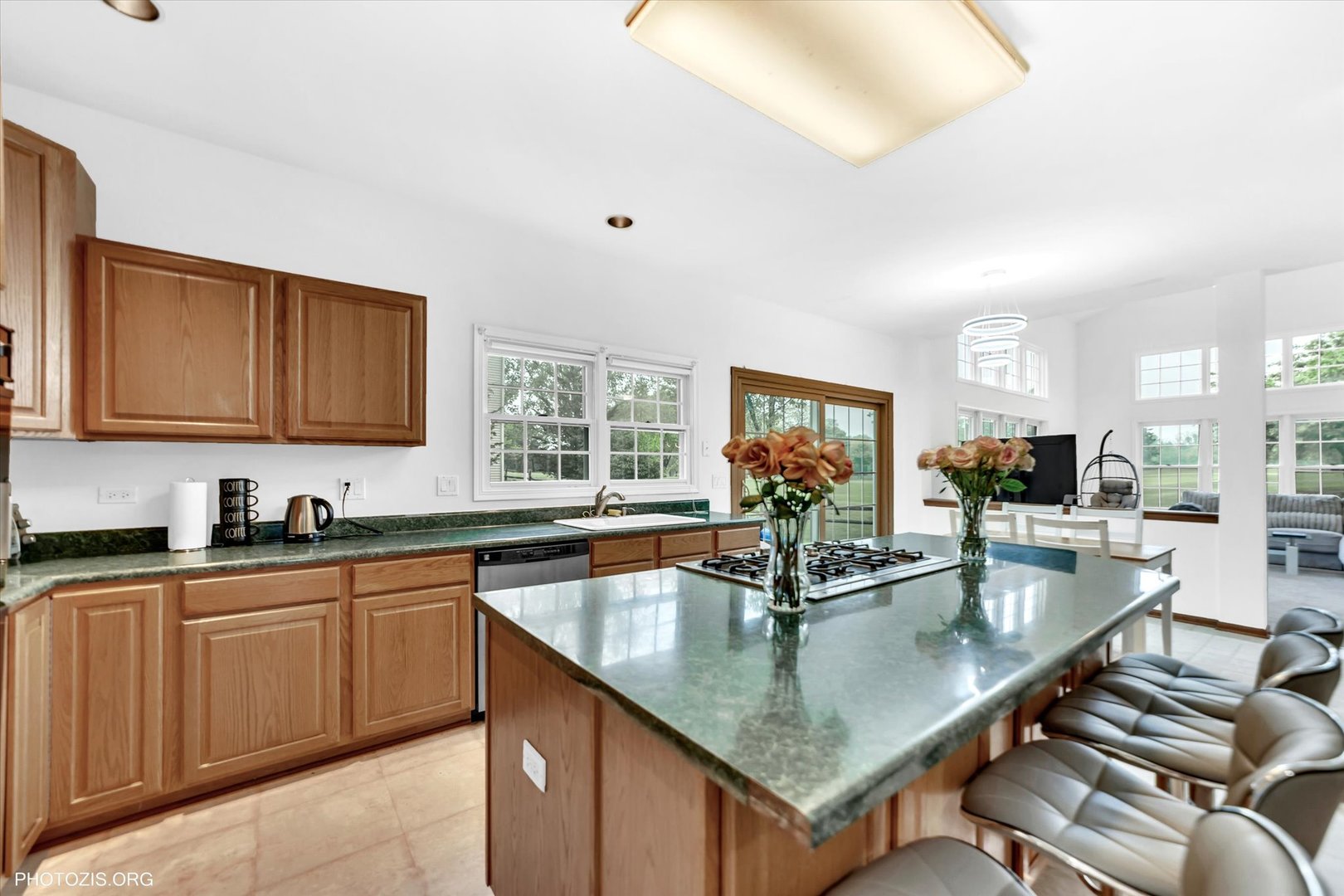 1456 Della Drive
