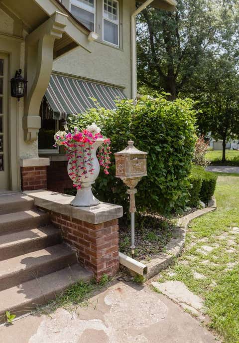 Tiny photo for 2401 Brady Street, Davenport, IA 52803 (MLS # 12729193)