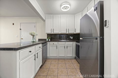 Tiny photo for 5805 Oakwood Drive #E, Lisle, IL 60532 (MLS # 12771047)