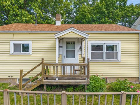 Tiny photo for 211 Jones Street, Le Claire, IA 52753 (MLS # 12655034)