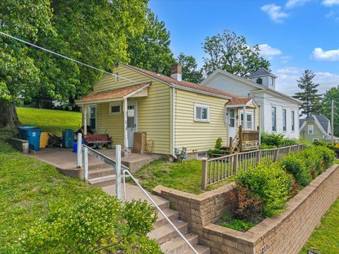 Tiny photo for 211 Jones Street, Le Claire, IA 52753 (MLS # 12655034)