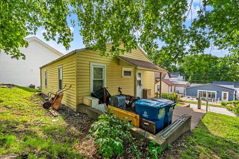 Tiny photo for 211 Jones Street, Le Claire, IA 52753 (MLS # 12655034)