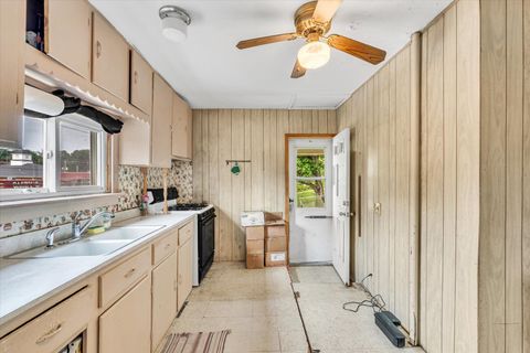 Tiny photo for 211 Jones Street, Le Claire, IA 52753 (MLS # 12655034)