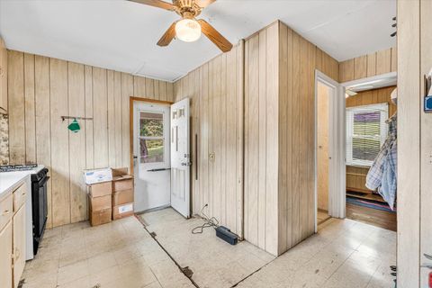 Tiny photo for 211 Jones Street, Le Claire, IA 52753 (MLS # 12655034)