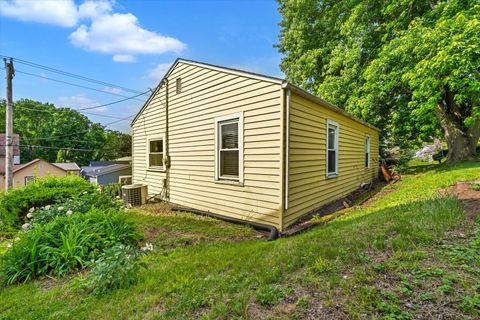 Tiny photo for 211 Jones Street, Le Claire, IA 52753 (MLS # 12655034)
