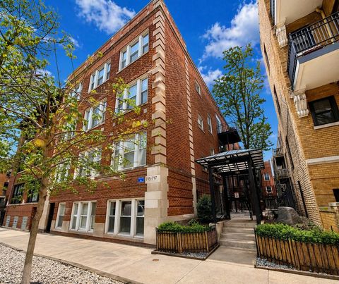 Tiny photo for 717 W Barry Avenue #3B, Chicago, IL 60657 (MLS # 12617498)