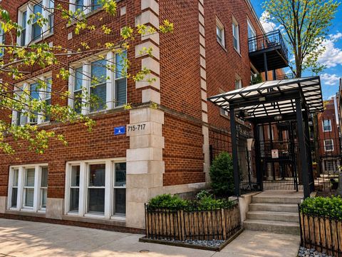 Photo of 717 W Barry Avenue #3B, Chicago, IL 60657 (MLS # 12617498)