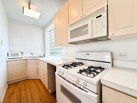 Tiny photo for 717 W Barry Avenue #3B, Chicago, IL 60657 (MLS # 12617498)