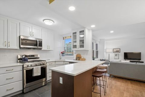Tiny photo for 1585 Ridge Avenue #406, Evanston, IL 60201 (MLS # 12632118)