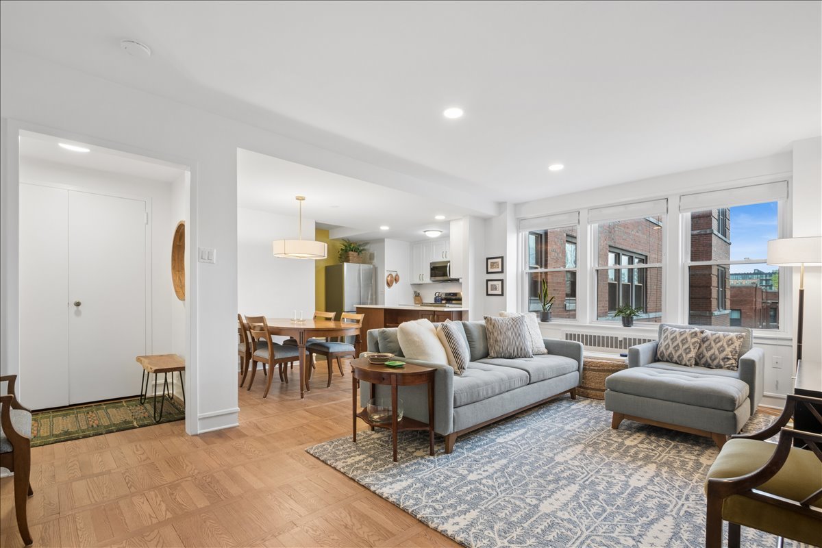 1585 Ridge Avenue 406