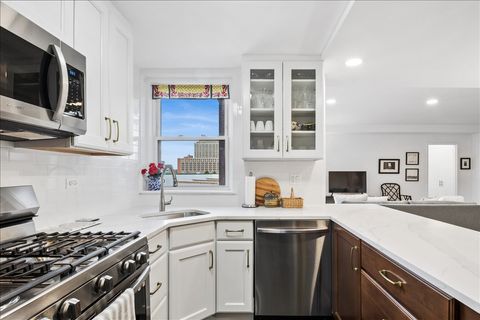 Tiny photo for 1585 Ridge Avenue #406, Evanston, IL 60201 (MLS # 12632118)