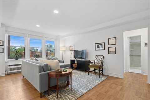 Tiny photo for 1585 Ridge Avenue #406, Evanston, IL 60201 (MLS # 12632118)