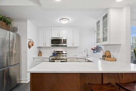 Tiny photo for 1585 Ridge Avenue #406, Evanston, IL 60201 (MLS # 12632118)