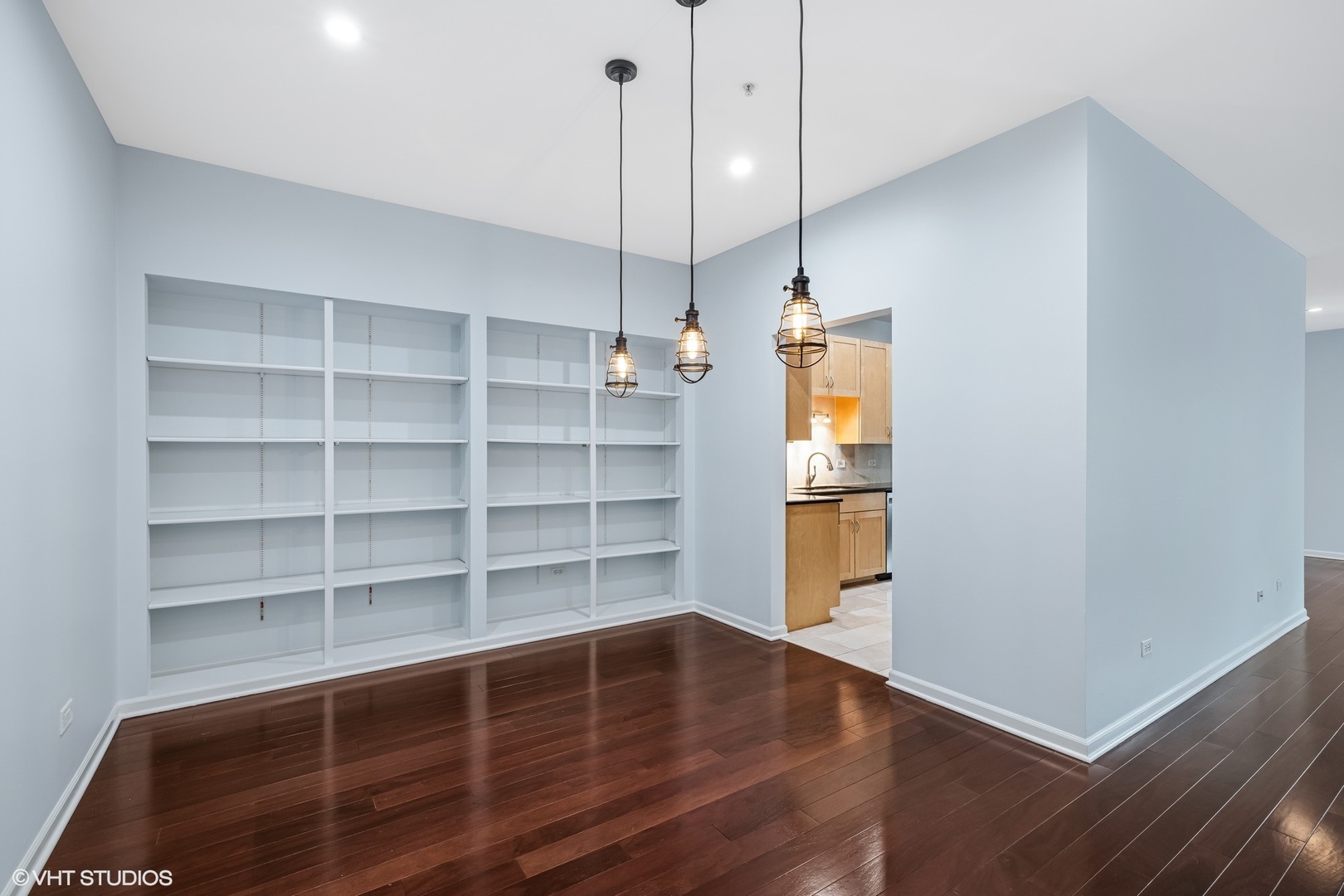 501 Forest Avenue 305
