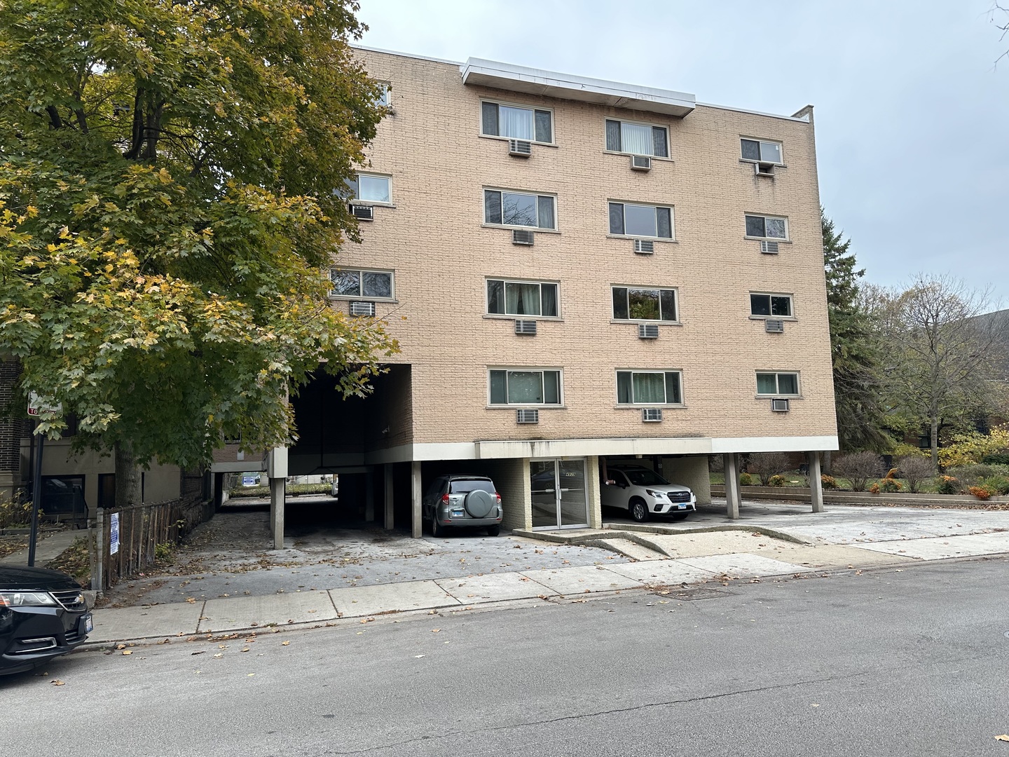 4939 S Dorchester Avenue 3H