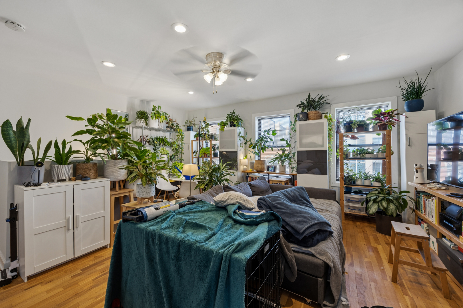 1851 W Chicago Avenue