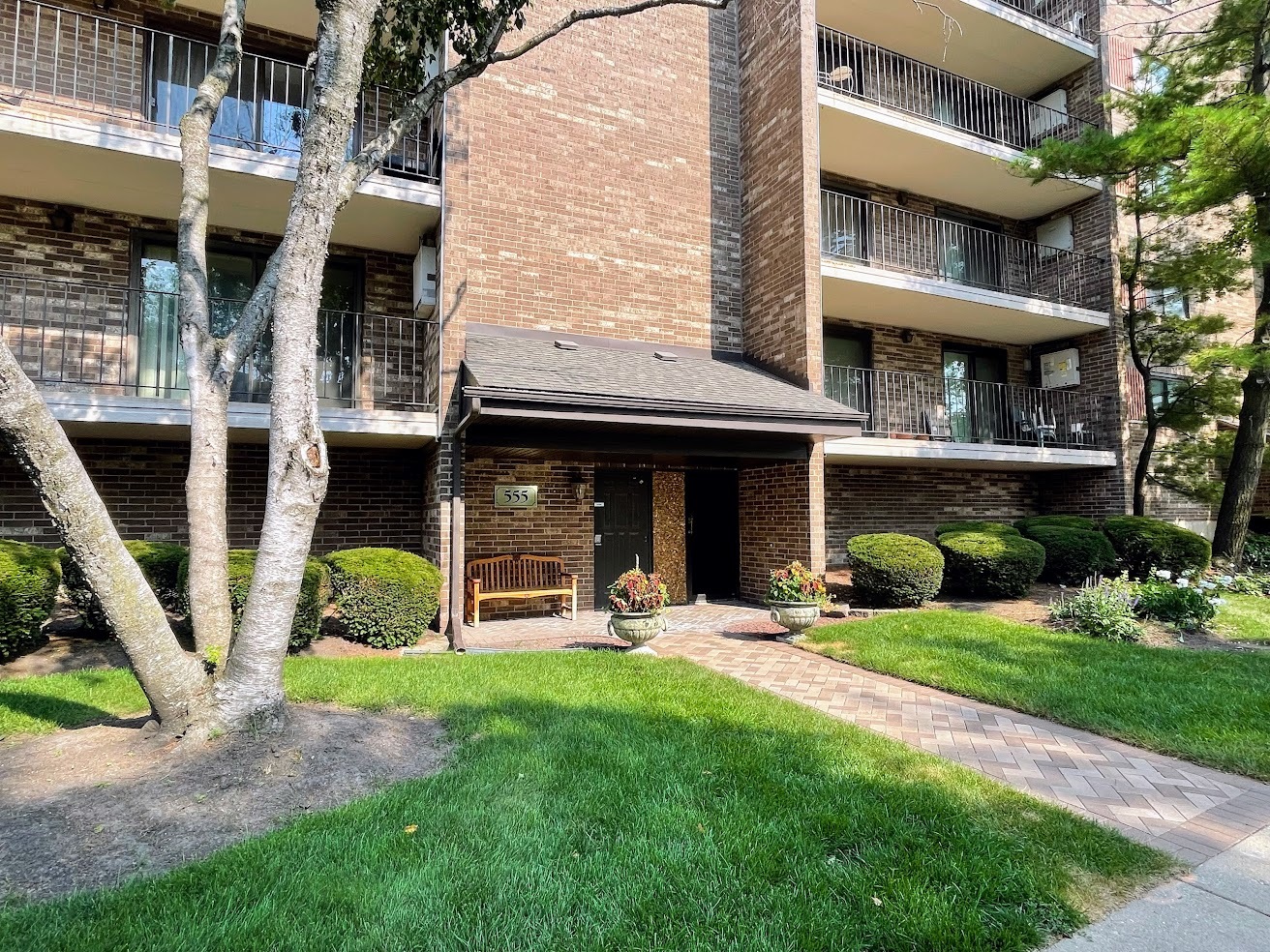 555 Graceland Avenue 206