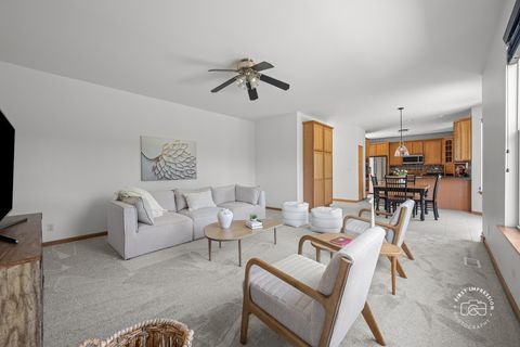 Tiny photo for 2812 Plante Road, North Aurora, IL 60542 (MLS # 12686262)