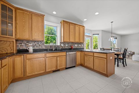 Tiny photo for 2812 Plante Road, North Aurora, IL 60542 (MLS # 12686262)