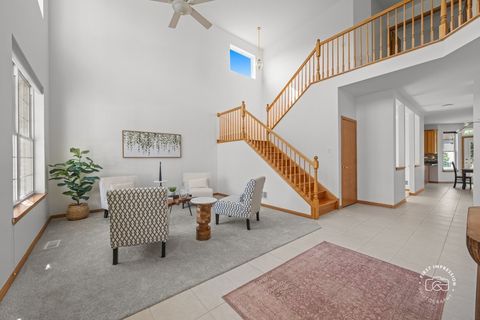 Tiny photo for 2812 Plante Road, North Aurora, IL 60542 (MLS # 12686262)