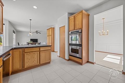 Tiny photo for 2812 Plante Road, North Aurora, IL 60542 (MLS # 12686262)