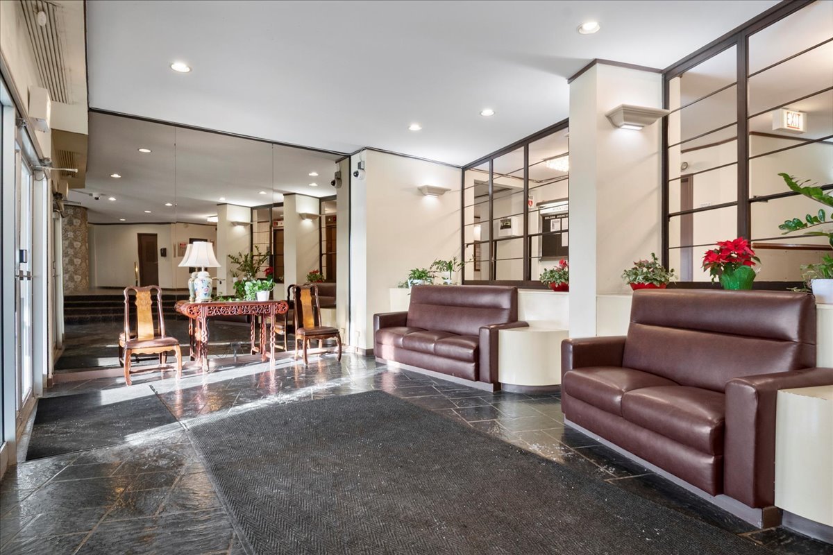 6833 N Kedzie Avenue 1113