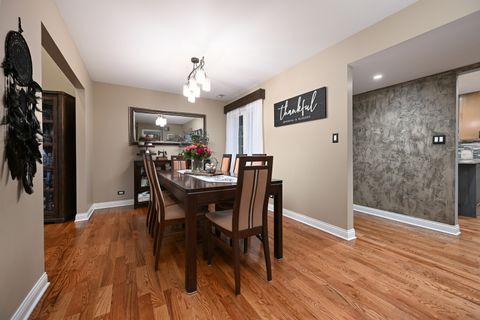 Tiny photo for 136 S Lawford Court, Bloomingdale, IL 60108 (MLS # 12615247)