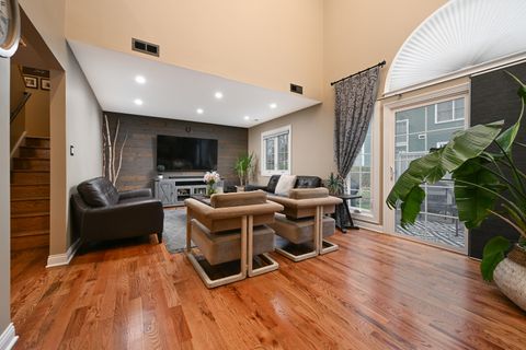 Tiny photo for 136 S Lawford Court, Bloomingdale, IL 60108 (MLS # 12615247)