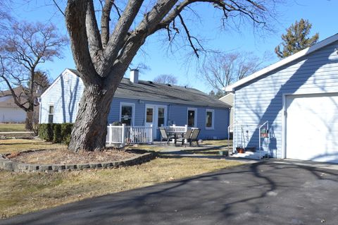 Tiny photo for 104 N Pleasant Road, Lake Zurich, IL 60047 (MLS # 12579475)