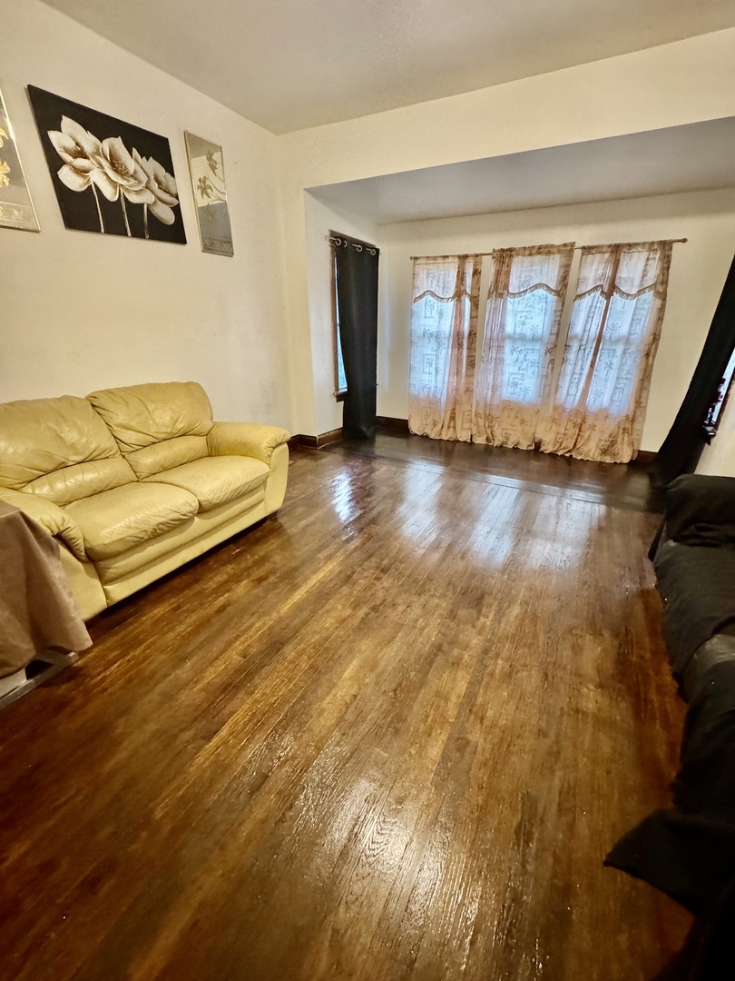 3424 W 64th Place