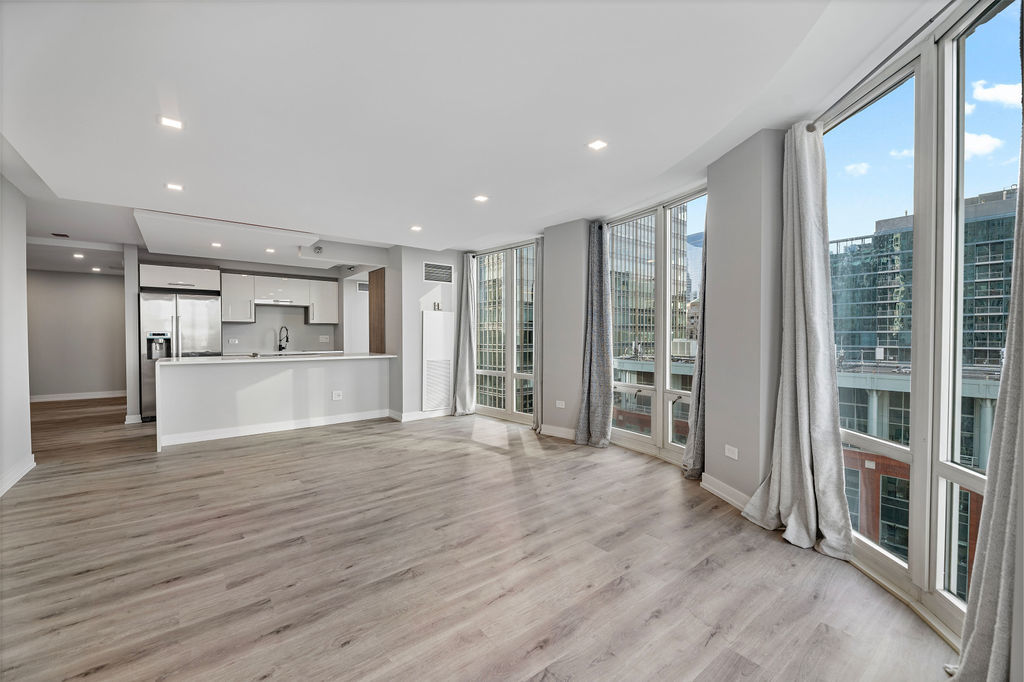 345 N La Salle Drive 2501