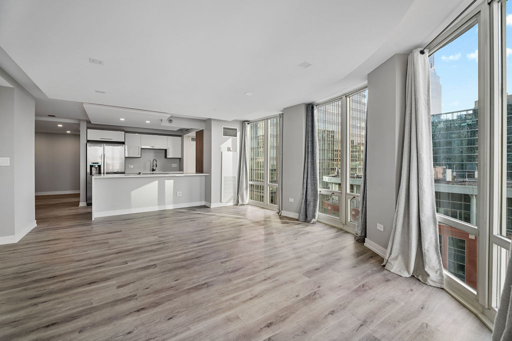 345 N La Salle Drive 2501