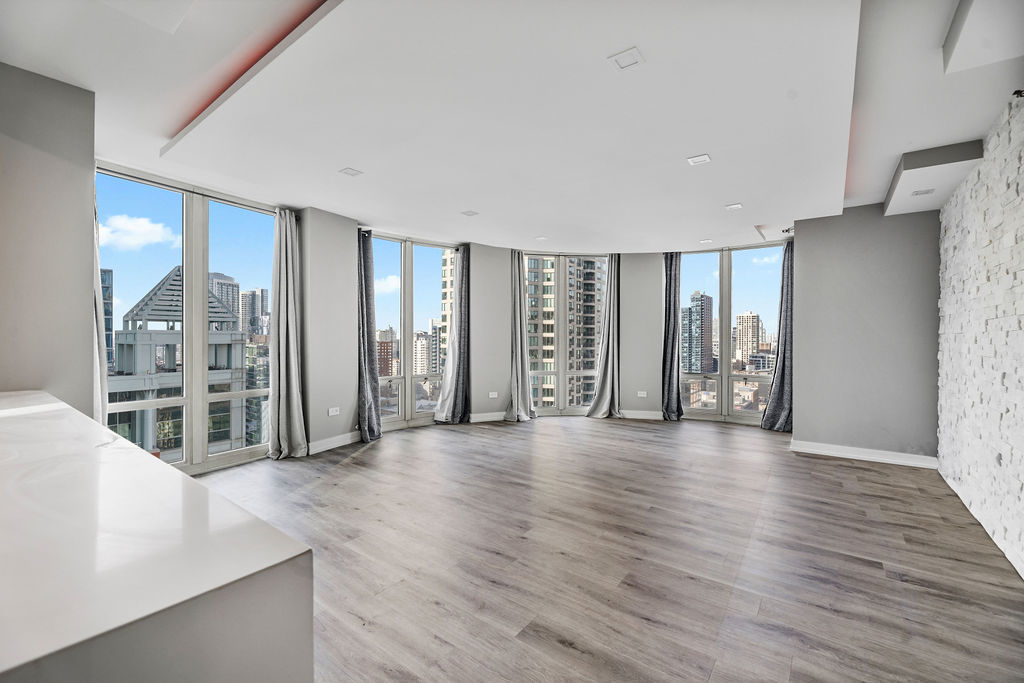 345 N La Salle Drive 2501