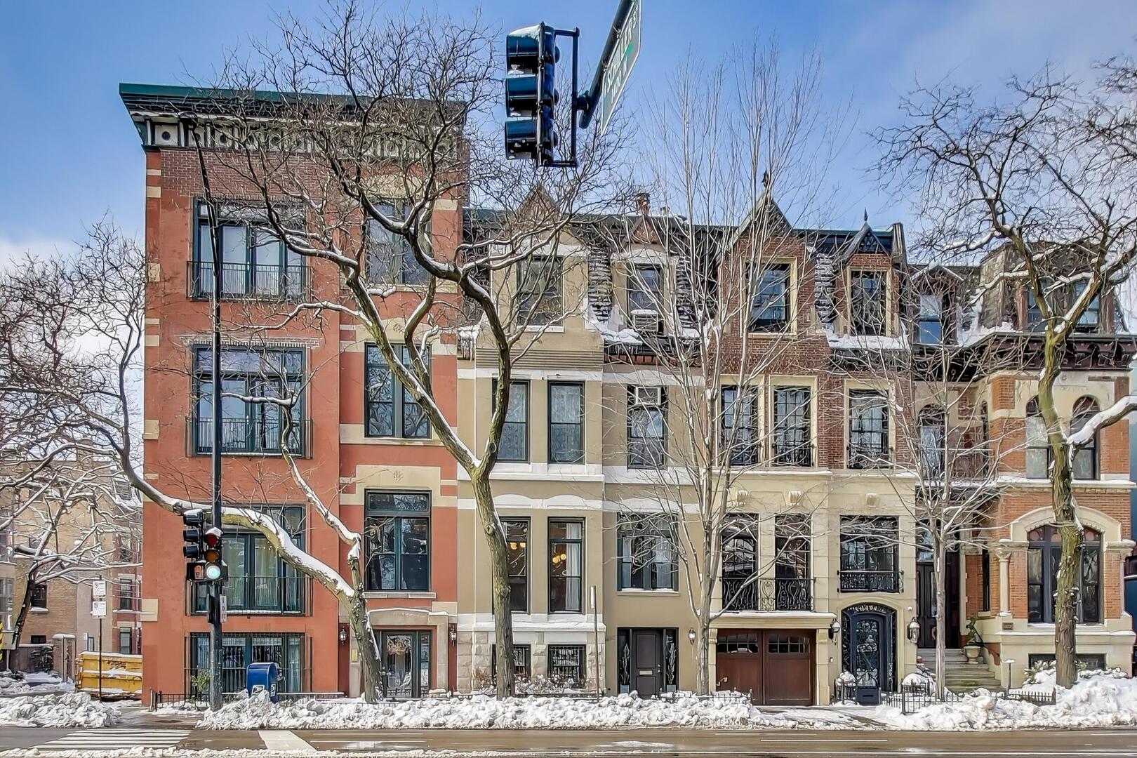 1402 N LaSalle Drive 1N