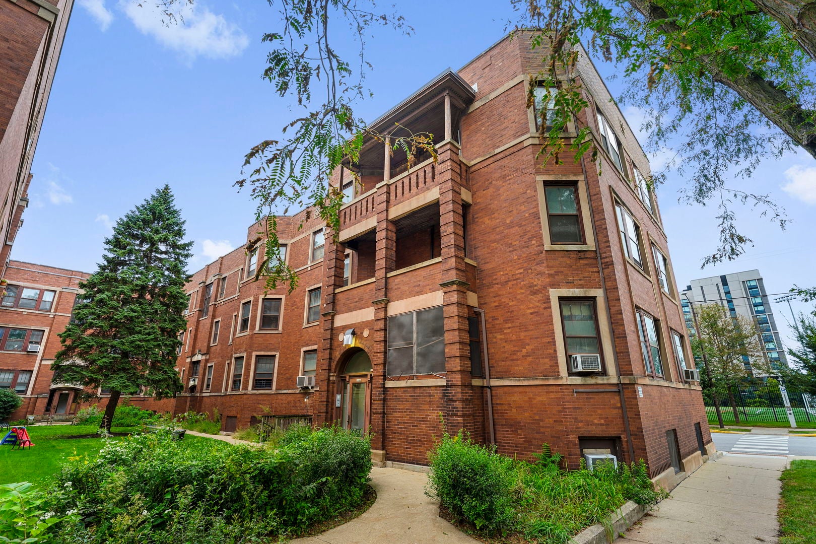 6102 S Kimbark Avenue 2W