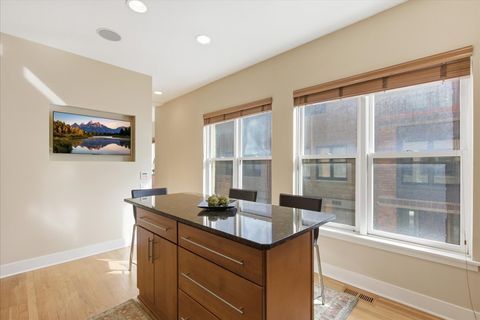 Tiny photo for 950 W Berwyn Avenue #9, Chicago, IL 60640 (MLS # 12596753)