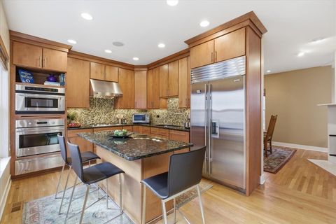 Tiny photo for 950 W Berwyn Avenue #9, Chicago, IL 60640 (MLS # 12596753)