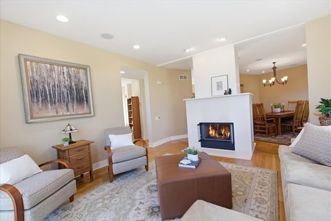 Tiny photo for 950 W Berwyn Avenue #9, Chicago, IL 60640 (MLS # 12596753)