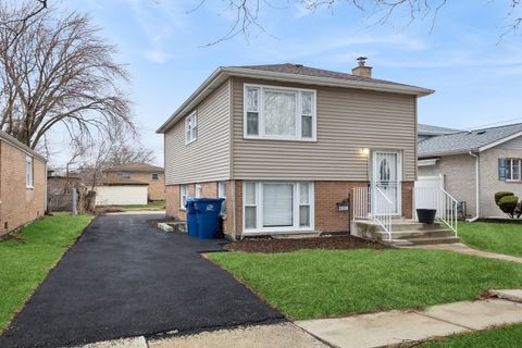 Tiny photo for 2808 W 140th Place, Blue Island, IL 60406 (MLS # 12592185)